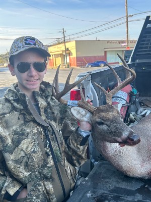 Hayes Stavinoha's buck